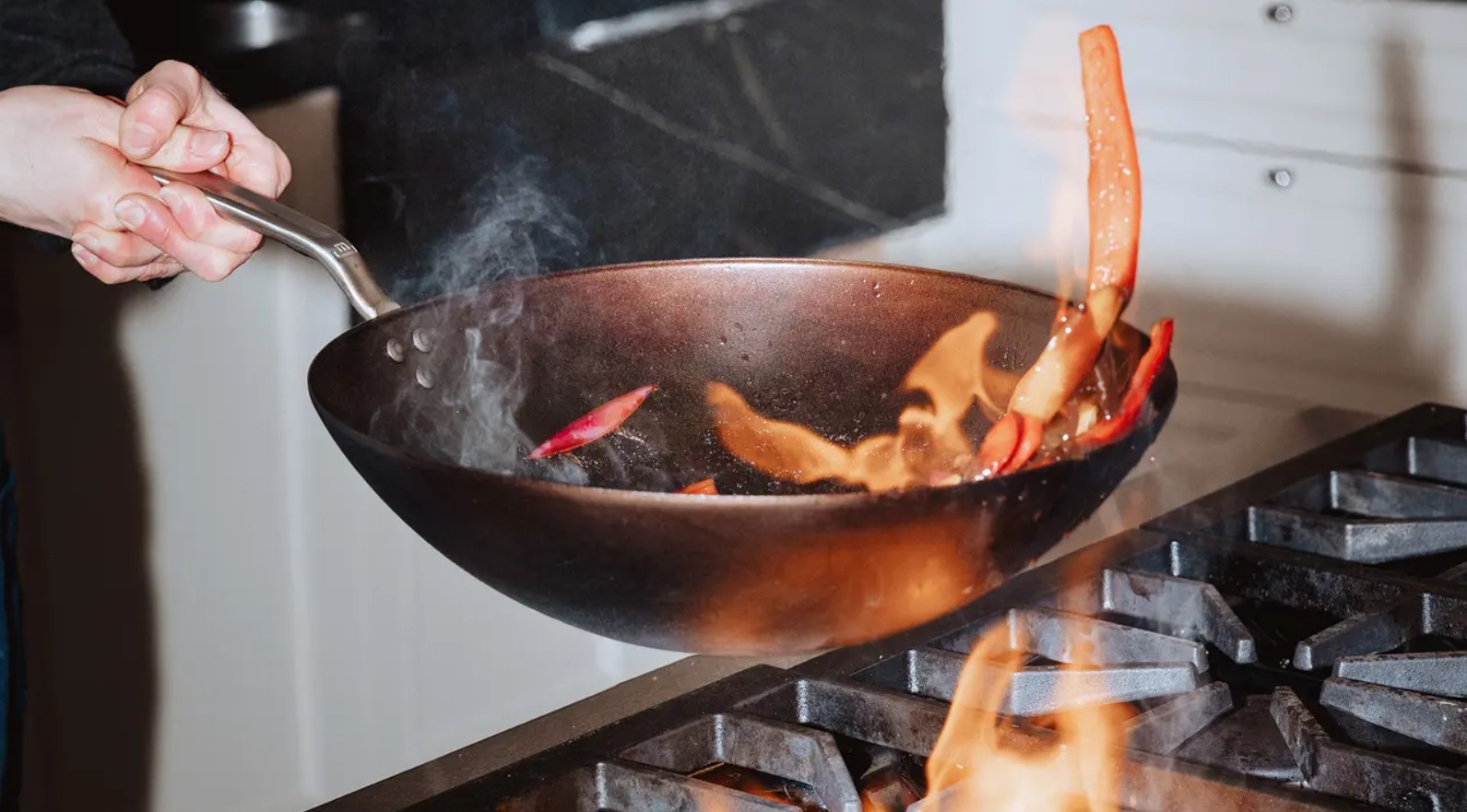 تابه وک چیست؟ معرفی انواع و مزایا تابه ووک