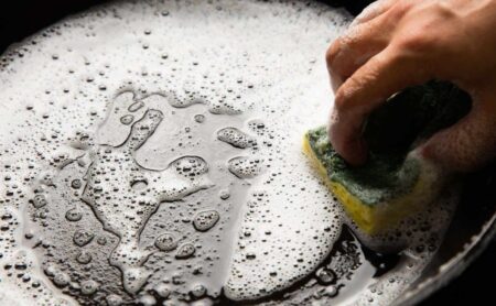 نحوه تمیز کردن و نگهداری ظروف چدنی