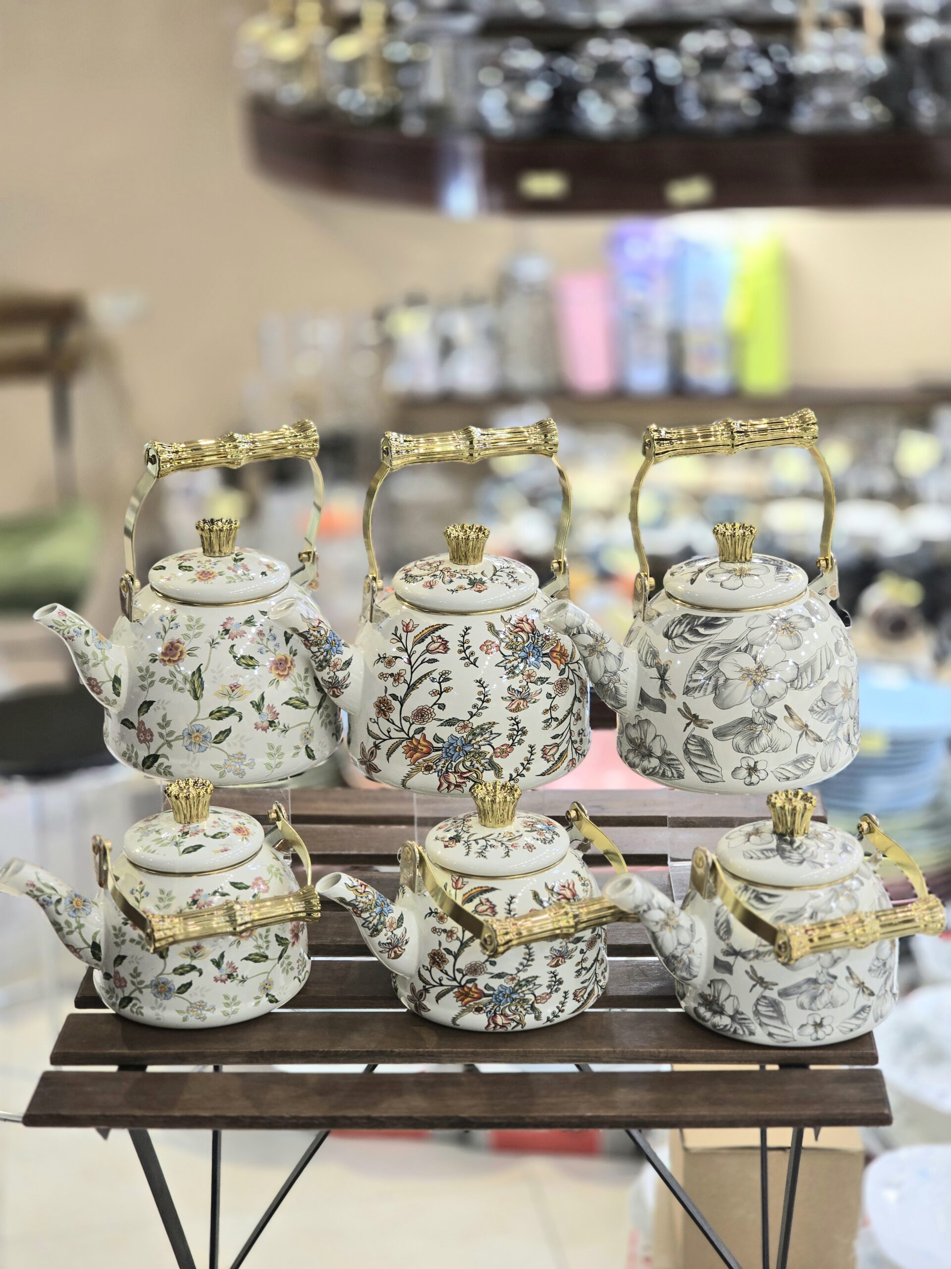 20260606_163925 کتری لعابی طرح گلدار دسته آناناسی - تصویر 1